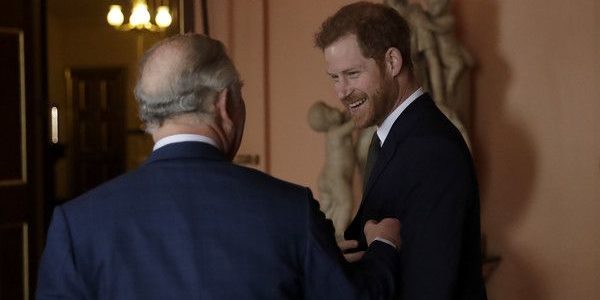 Tensa reunión del príncipe Carlos y Harry