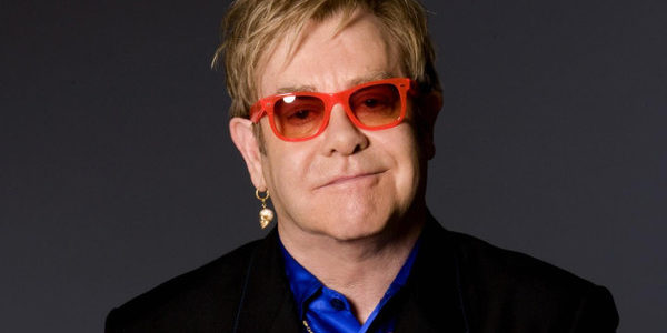 Hospitalizan a Elton John