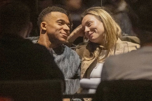 kylian-mbappe-ester-exposito