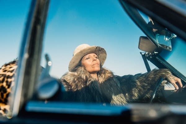 linda-perry