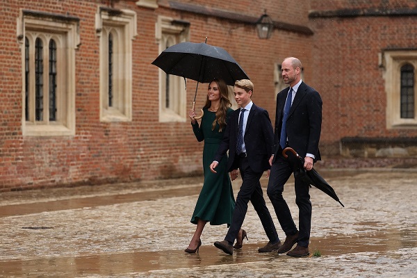ETON, ENGLAND - SEPTEMBER 8: Catherine, Princess of Wales (L) and Prince William, Prince of Wales (R) walk with their 13-year-old son, Prince George of Wales (C), as he arrives for his first day at Eton College on September 8, 2026 in Berkshire, England. (Photo by Adrian Dennis - WPA Pool/Getty Images)